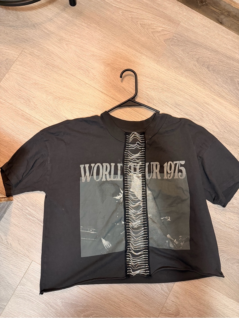 Black Graphic Mesh-Trim Cropped Tee